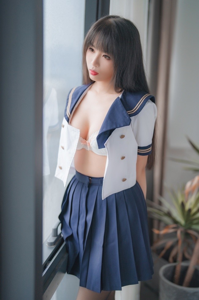 轩萧学姐的cosplay风采：NO.041 5月舰长 黑丝jk[32P-113MB]