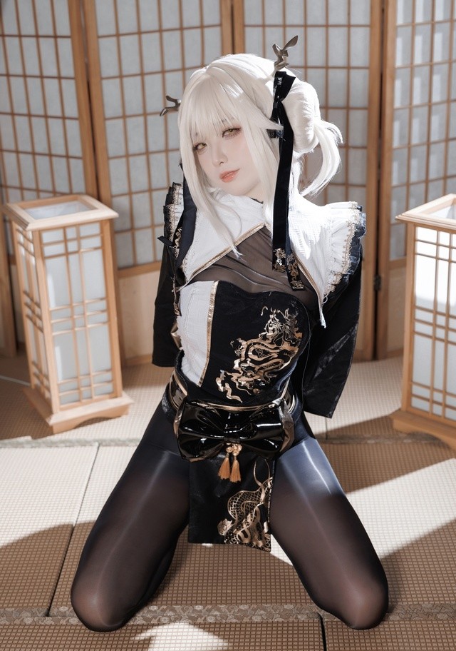 封疆疆《NIKKE》白兔布兰儿和服COS：软萌兔耳娘还原游戏名场面 [40P-481MB]