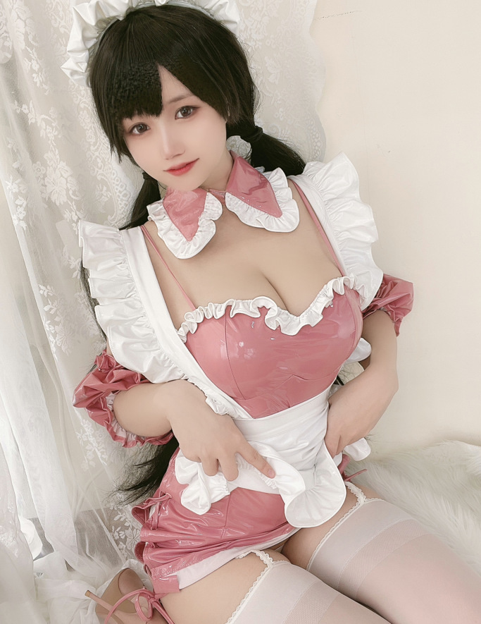 小仓千代w的女仆风Cosplay秀 [45P 219MB]